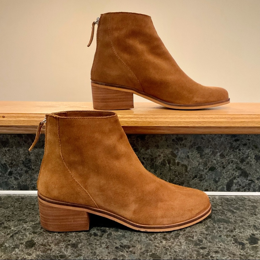 Steve Madden Suede Ankle Boots with Zipper in Back, Size 9M